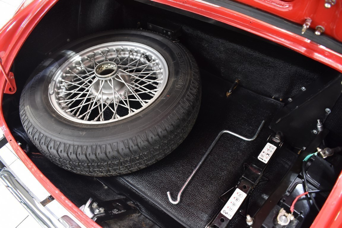 
                                                Voiture
                                                 AUSTIN HEALEY  3000 MKIII BJ8 Phase 2