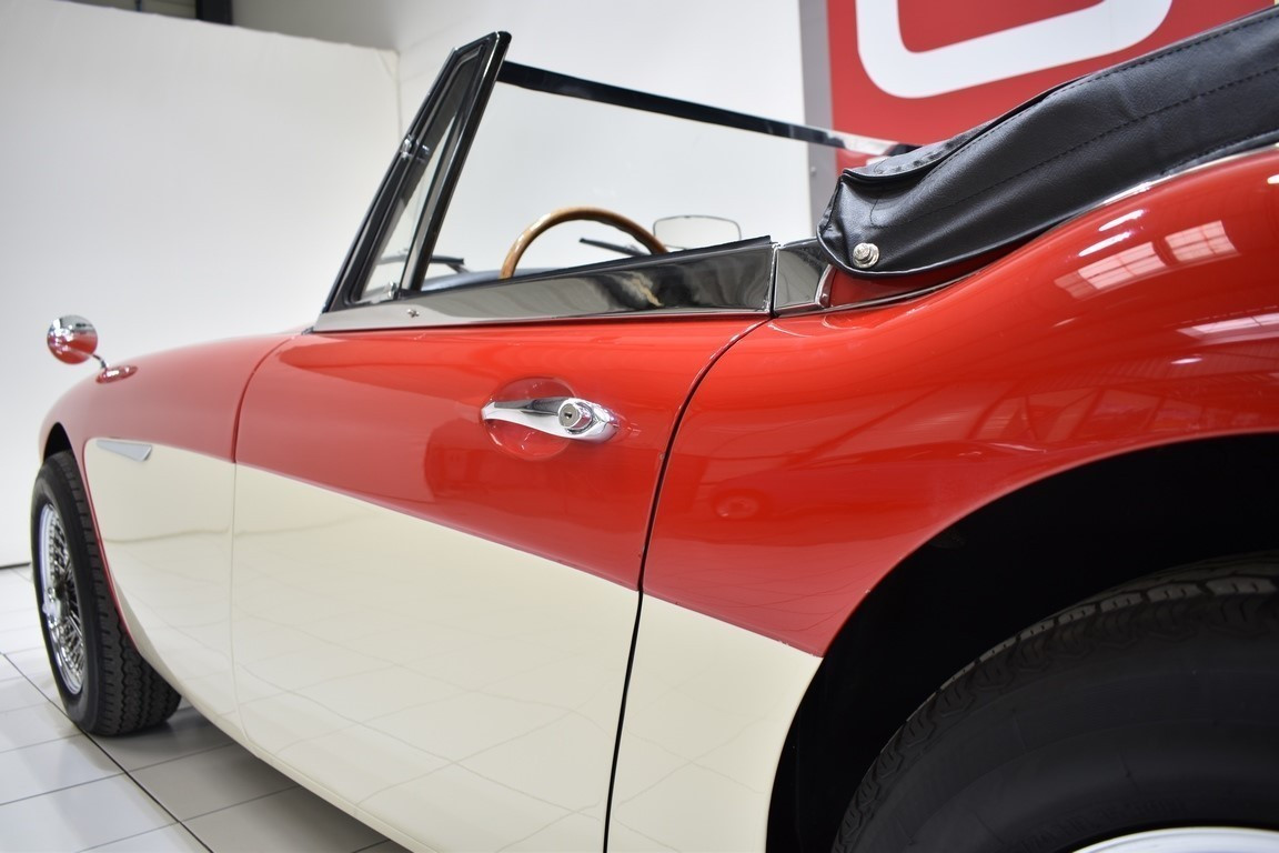 
                                                Voiture
                                                 AUSTIN HEALEY  3000 MKIII BJ8 Phase 2