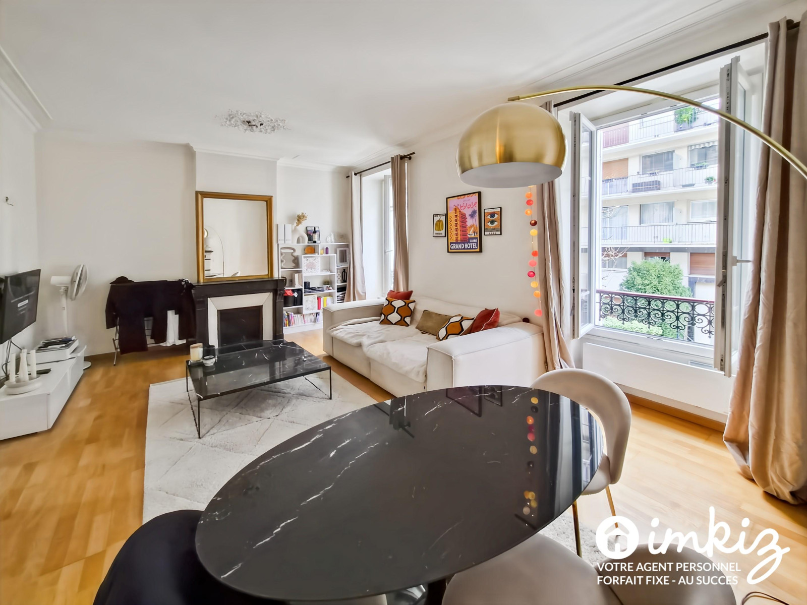 
                                                Vente
                                                 Auteuil - 2 pièces traversant