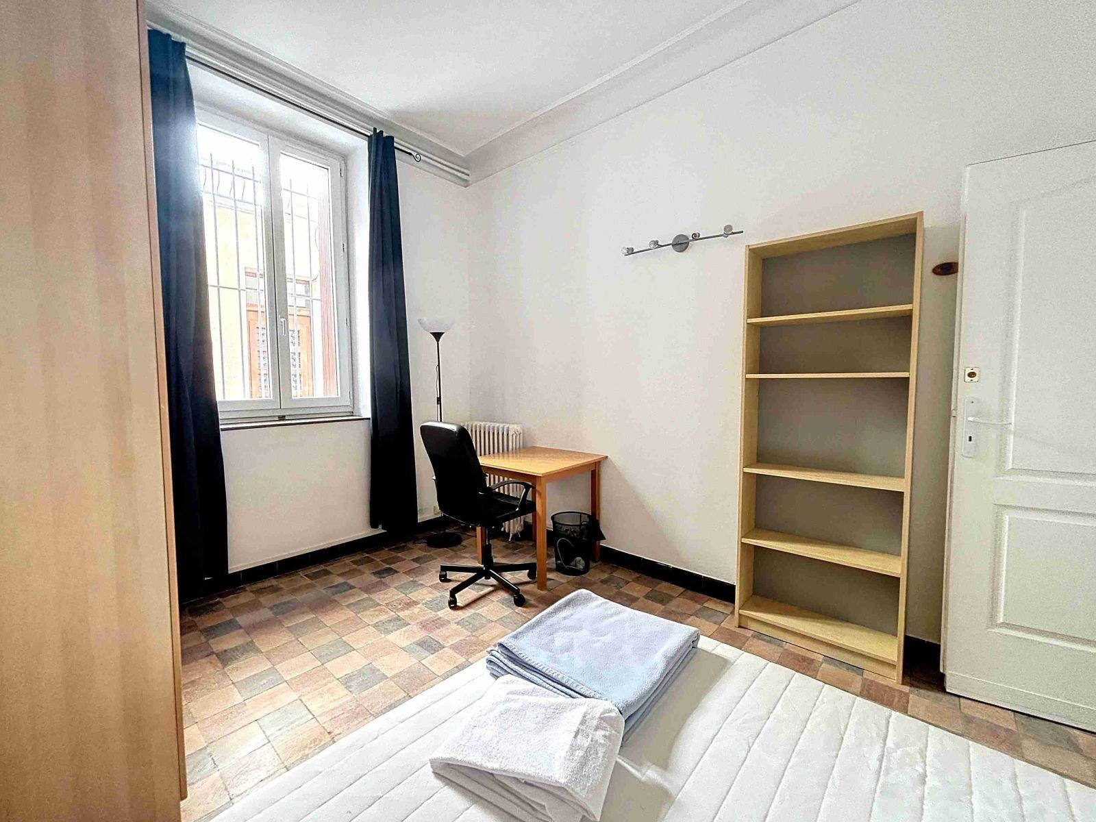 
                                                Colocation
                                                 Avignon centre, coloc sympa, Jardin terrasses