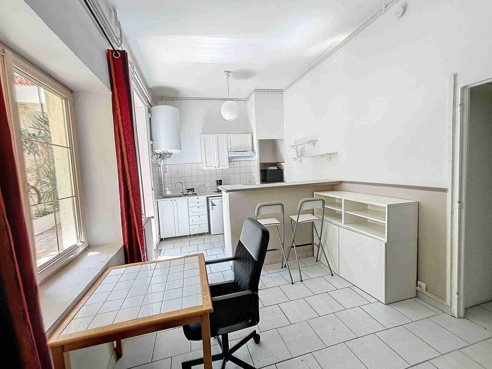 
                                                Location
                                                 AVIGNON Centre, Studio neuf, Jardin Terrasses
