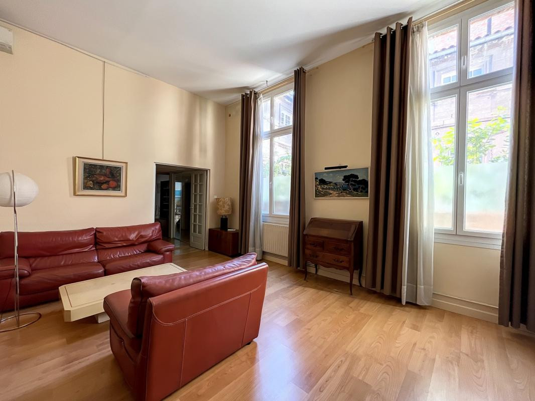 
                                                Vente
                                                 Avignon Intra-muros. Appartement 4 pièces mezzanine 130m² - Idéalement situé