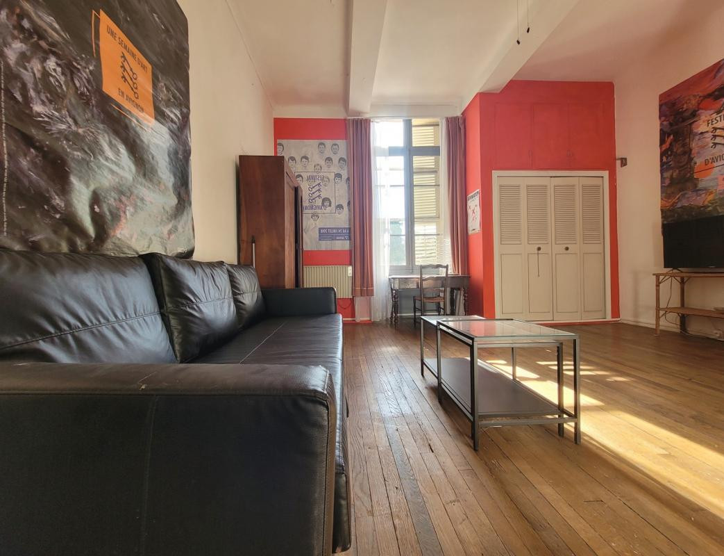 
                                                Vente
                                                 Avignon intra-muros - studio - vue dégagée