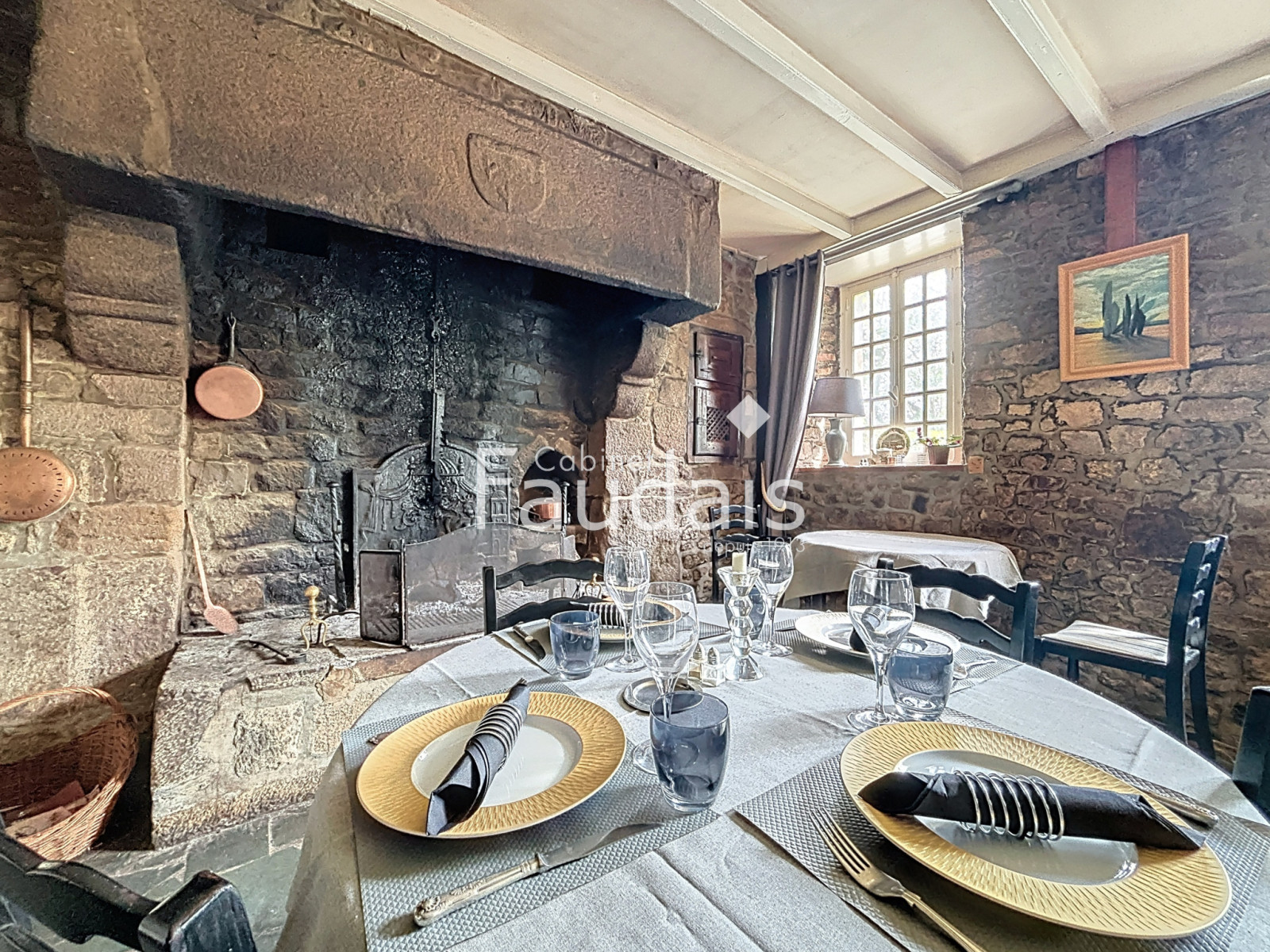 
                                                Vente
                                                 Axe GRANVILLE-COUTANCES - Maison anglo-normande avec chambre