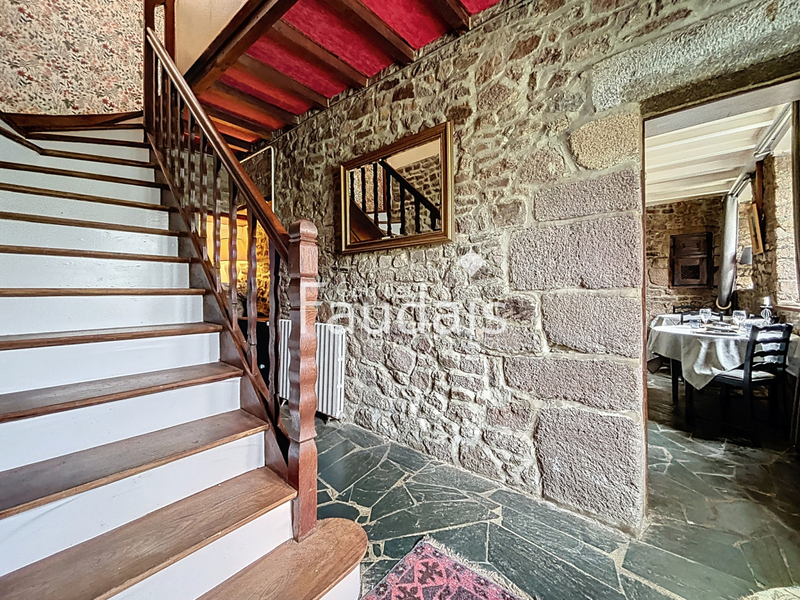 
                                                Vente
                                                 Axe GRANVILLE-COUTANCES - Maison anglo-normande avec chambre