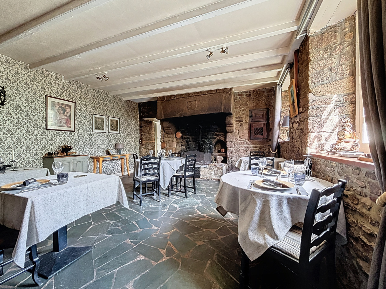 
                                                Vente
                                                 Axe GRANVILLE-COUTANCES - Maison anglo-normande avec chambre