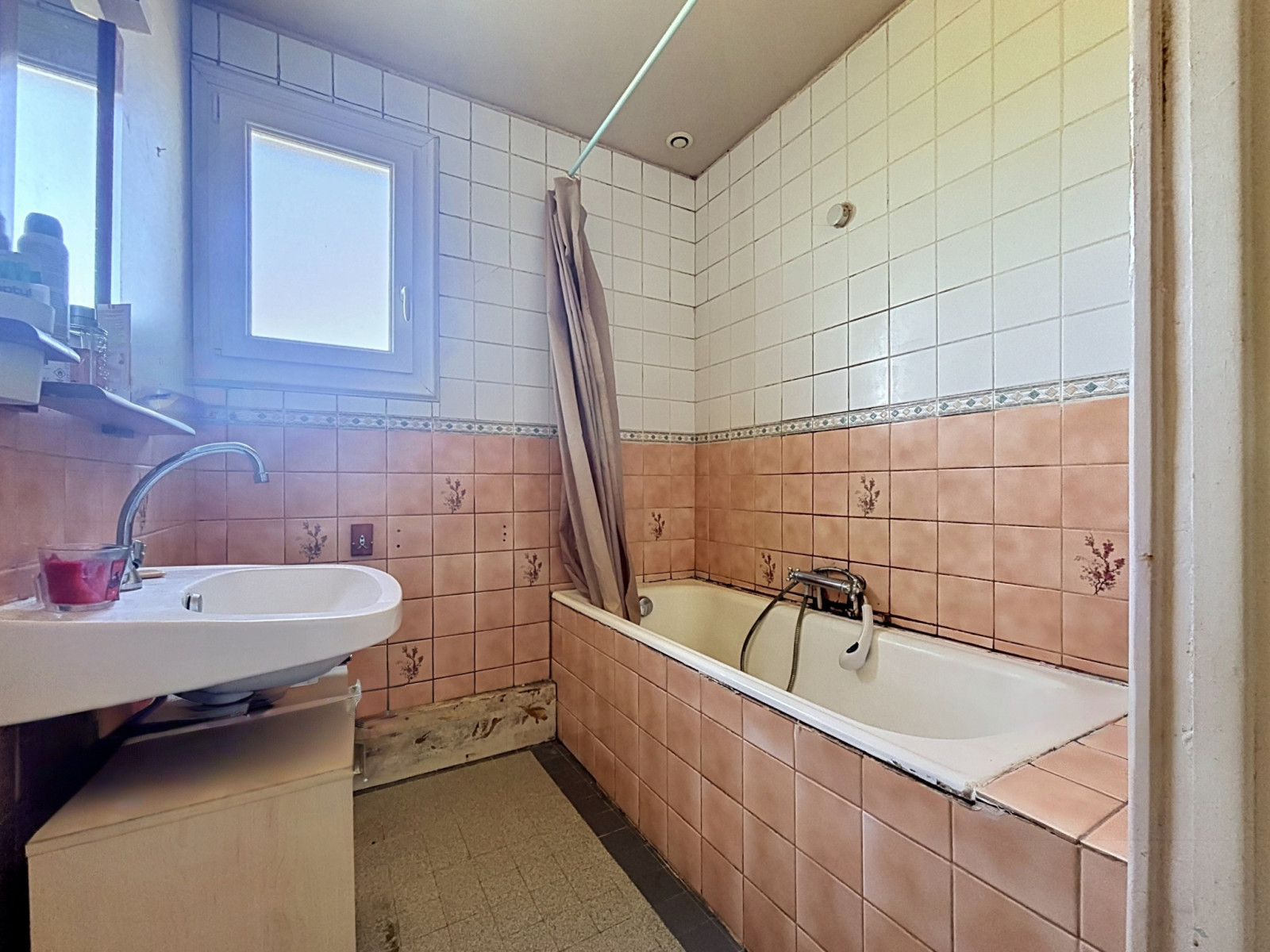 
                                                Vente
                                                 Axe Saint-Lô / Bayeux   Beaux volumes et charme