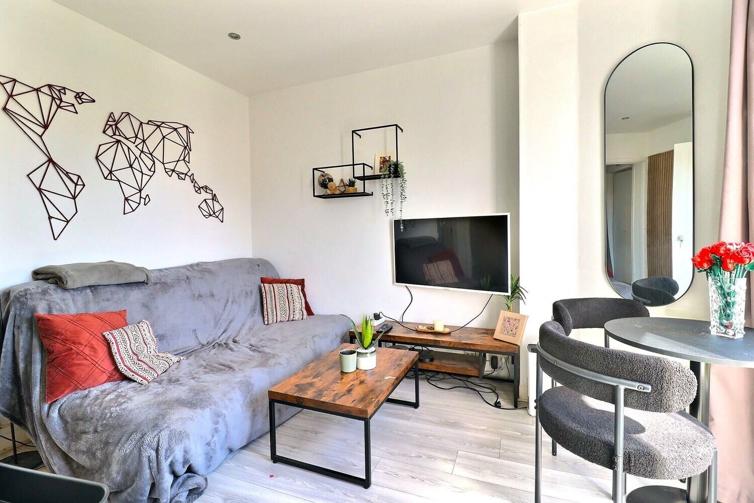 
                                                Vente
                                                 Bagneux 2 pièces - proche rer b - loué