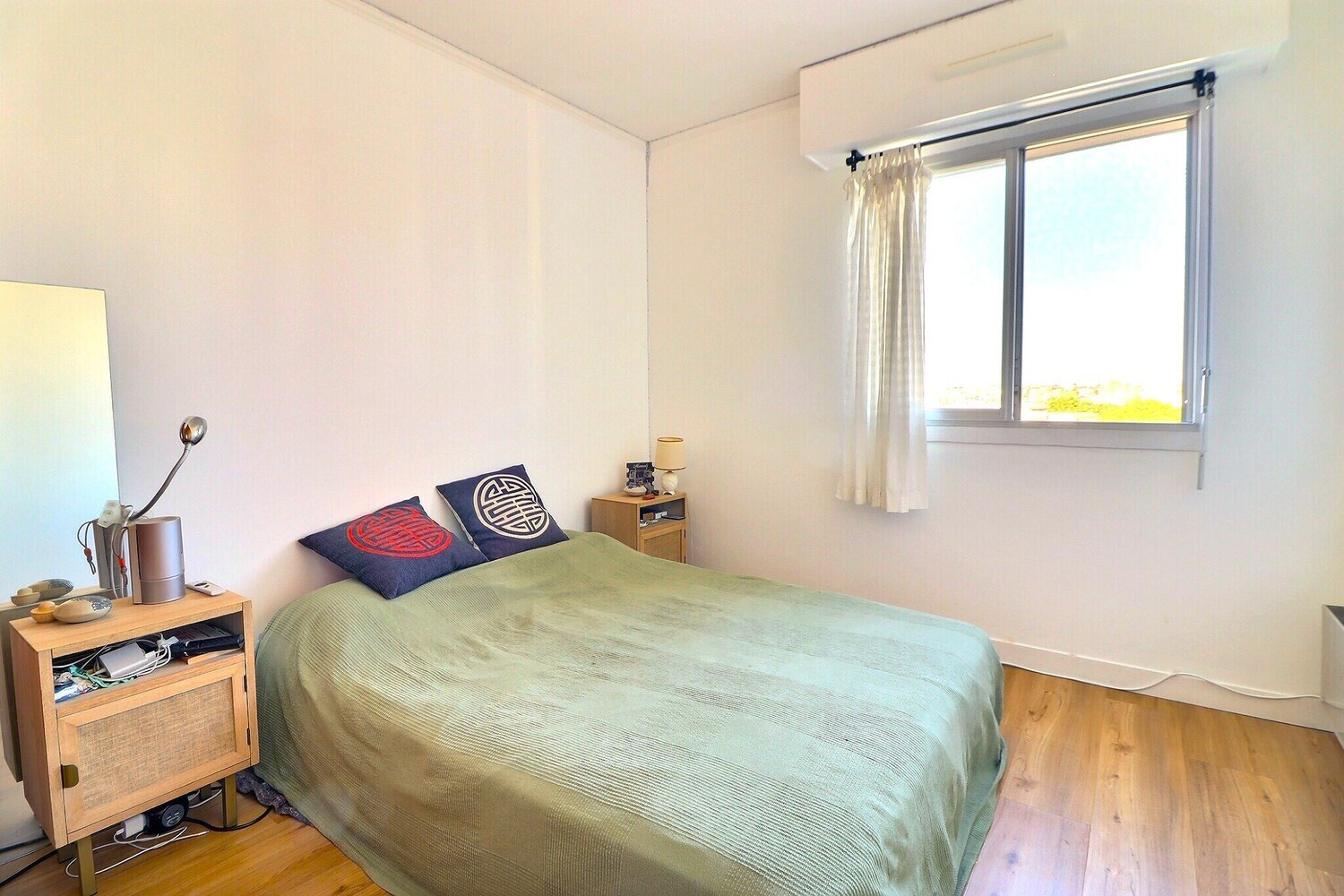 
                                                Vente
                                                 Bagneux  -  3 pièces proche métro - balcon