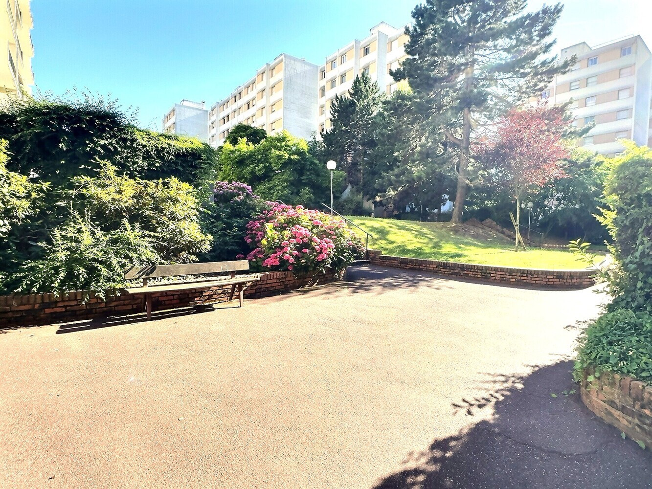 
                                                Vente
                                                 Bagneux  -  3 pièces proche métro - balcon