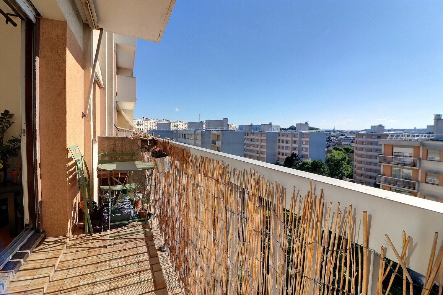 
                                                Vente
                                                 Bagneux  -  3 pièces proche métro - balcon