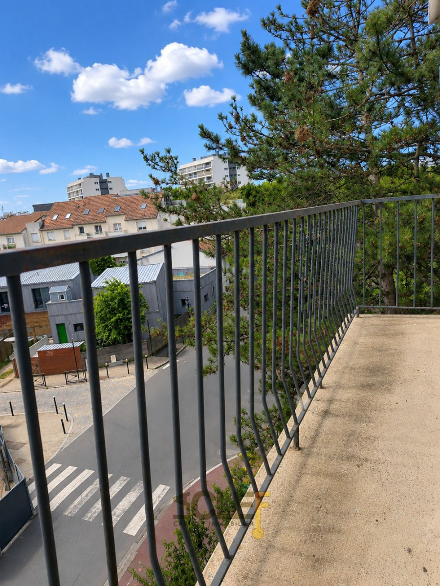 
                                                Vente
                                                 Bagneux 4P lumineux avec double balcon