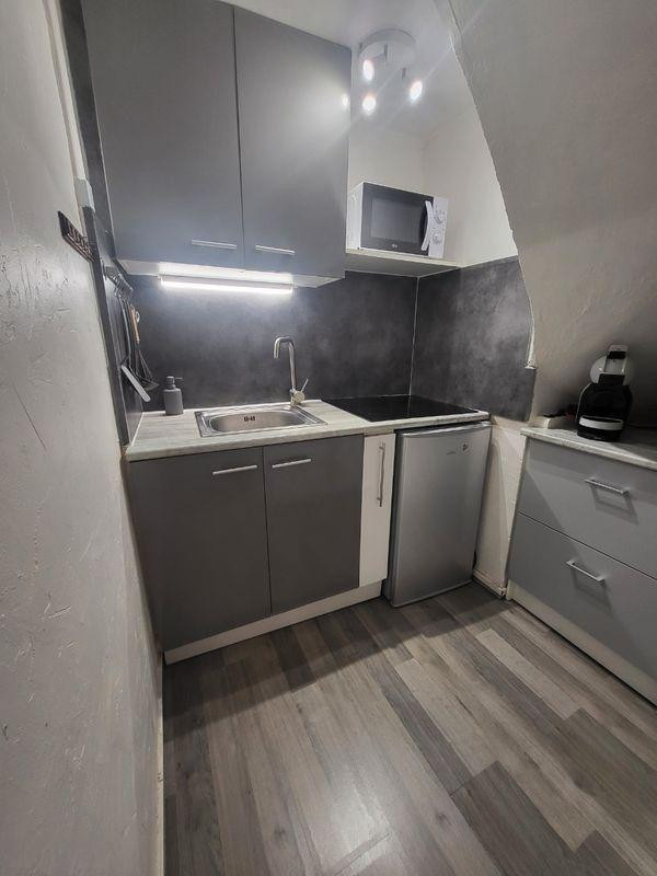 
                                                Location
                                                 Bail étudiant studio climatisé proche centre