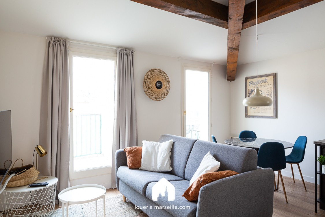 
                                                Location
                                                 Balcon République