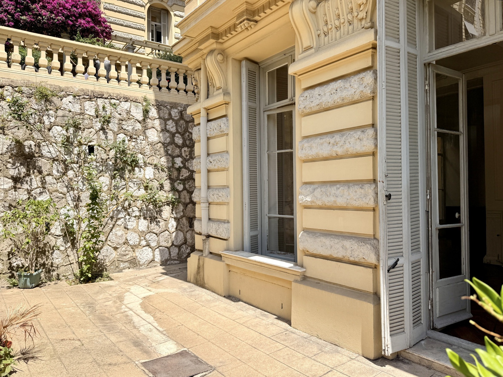 
                                                Vente
                                                 Bas Cimiez – Appartement bourgeois avec terrasse et parking