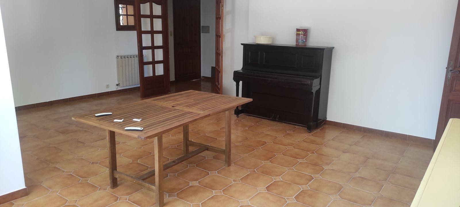 
                                                Location
                                                 Bas de villa a cuers