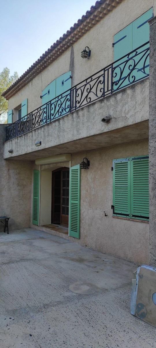 
                                                Location
                                                 Bas de villa a cuers