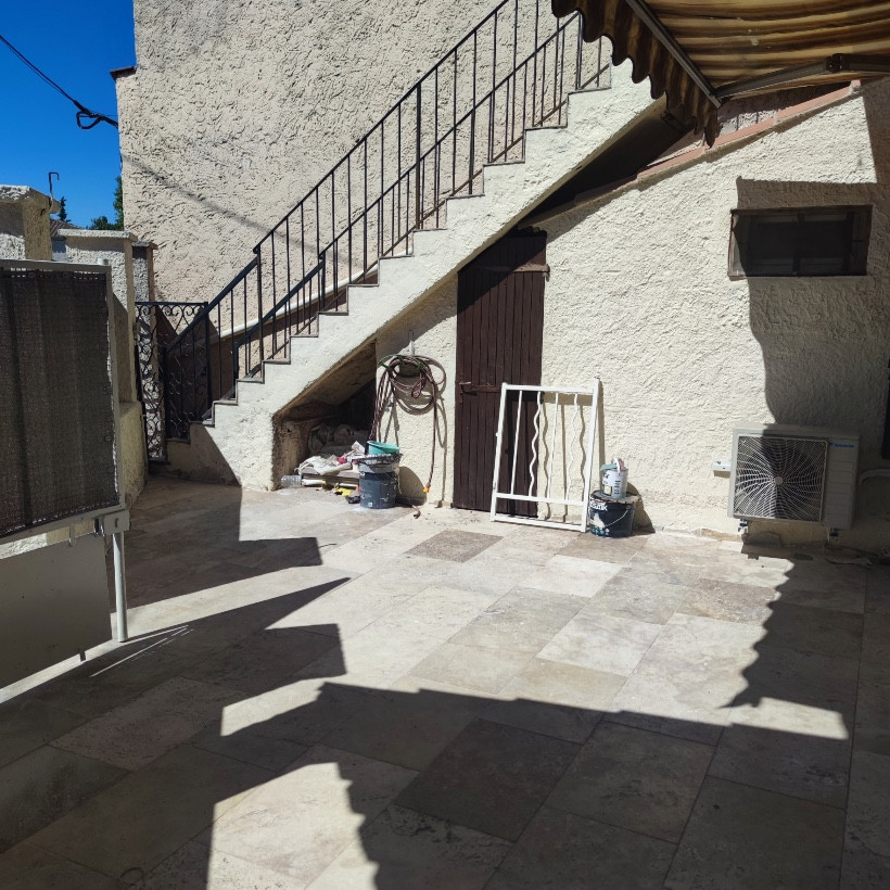 
                                                Location
                                                 bas de villa beaumont 44m2