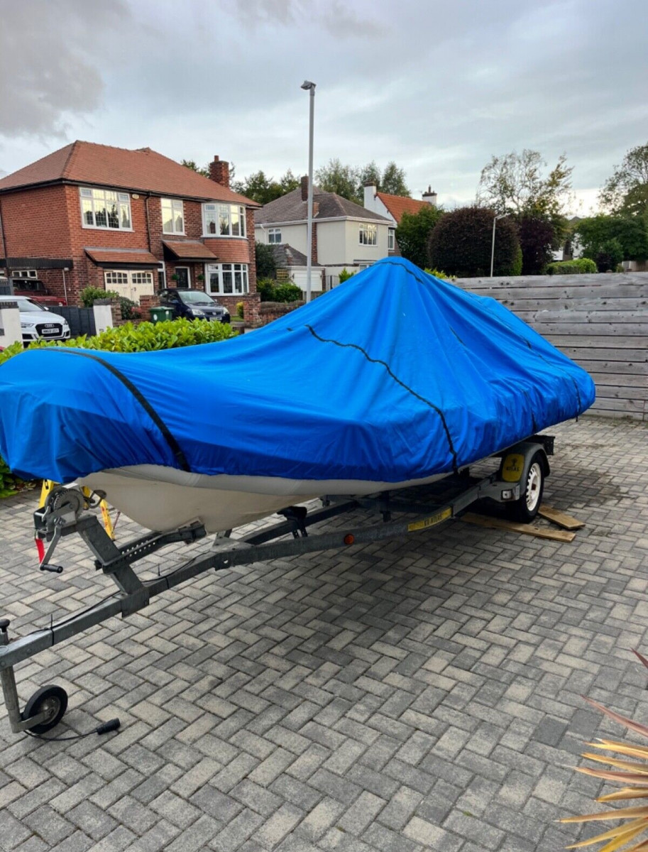 
                                                Bateau à moteur
                                                 Bateau pneumatique semi-rigide Valiant v520