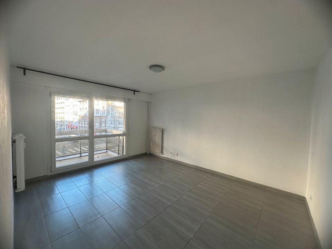 
                                                Location
                                                 Beau 2 pièces 51m2  avec balcon