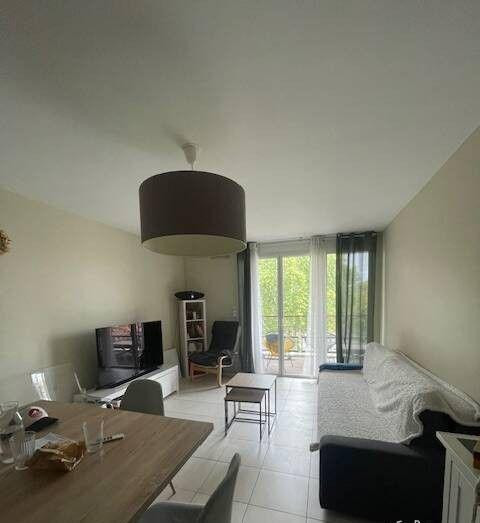 
                                                Location
                                                 Beau 2 pièces 54 m² avec balcon de 8 m²