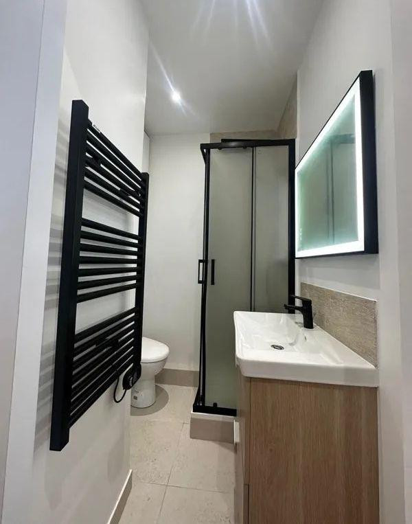 
                                                Location
                                                 Beau 2 pièces de 33m² refait à neuf et lumineux