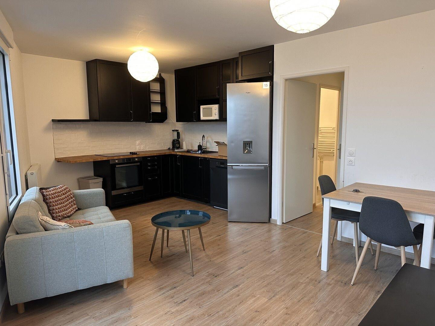 
                                                Location
                                                 Beau 2 pièces dernier étage