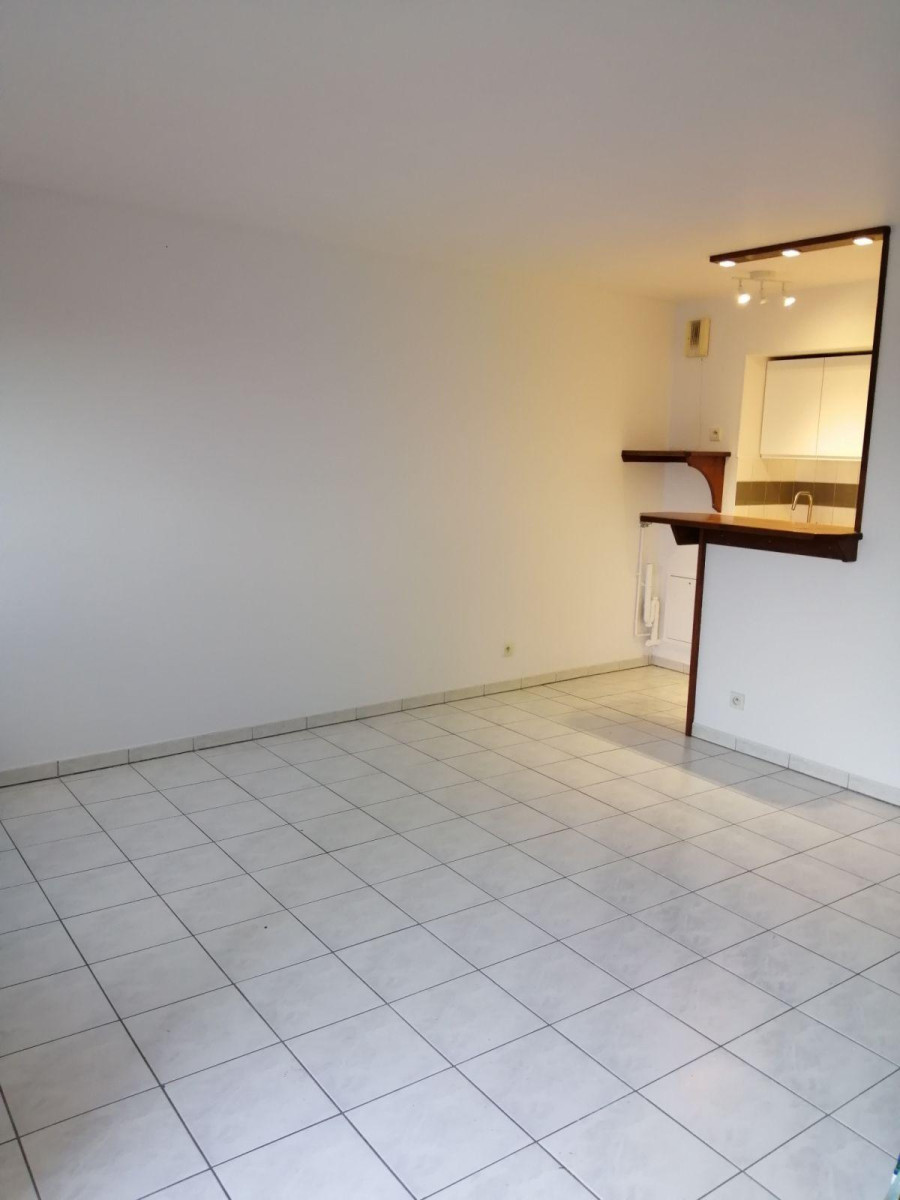 
                                                Location
                                                 Beau 2 pièces duplex 40M² à louer