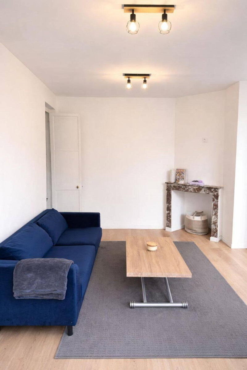 
                                                Location
                                                 Beau 2 pièces meublé 35m²