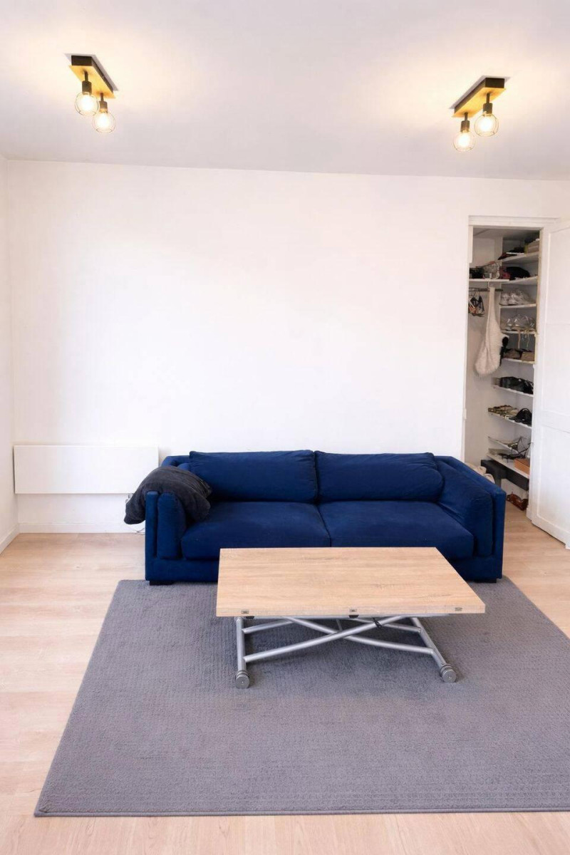 
                                                Location
                                                 Beau 2 pièces meublé 35m²