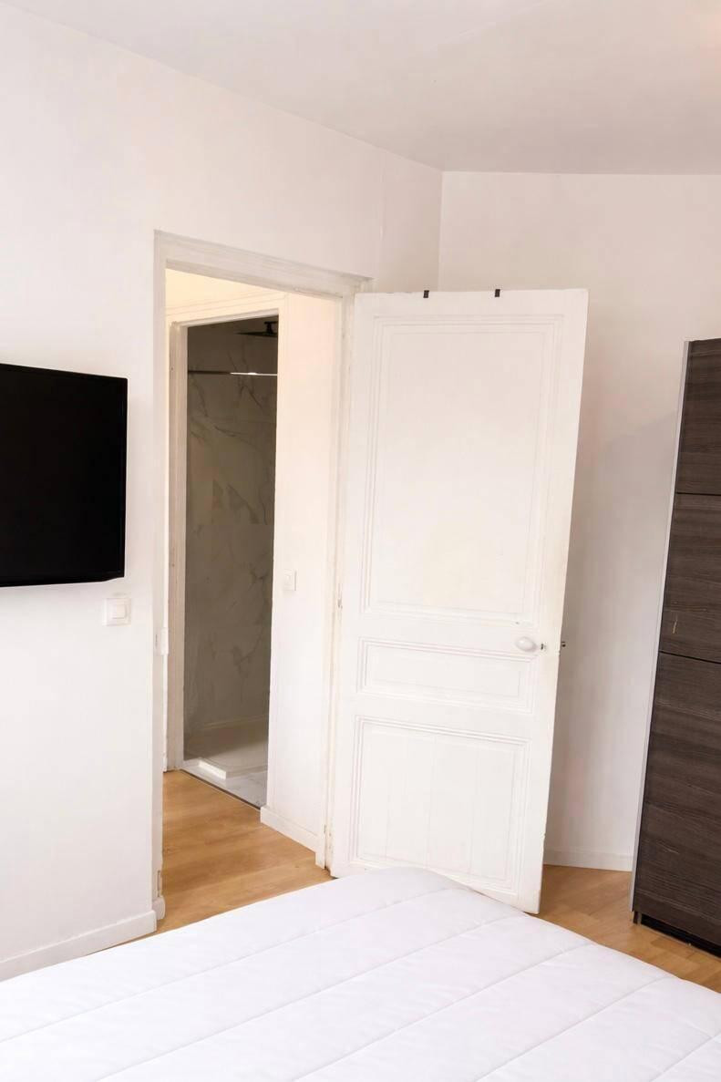 
                                                Location
                                                 Beau 2 pièces meublé 35m²