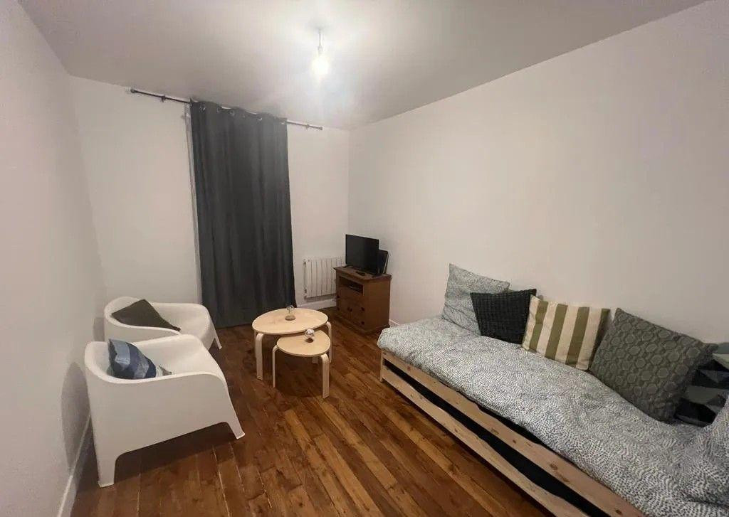 
                                                Location
                                                 Beau 2 pièces meublé 40m² avec Balcon Filant