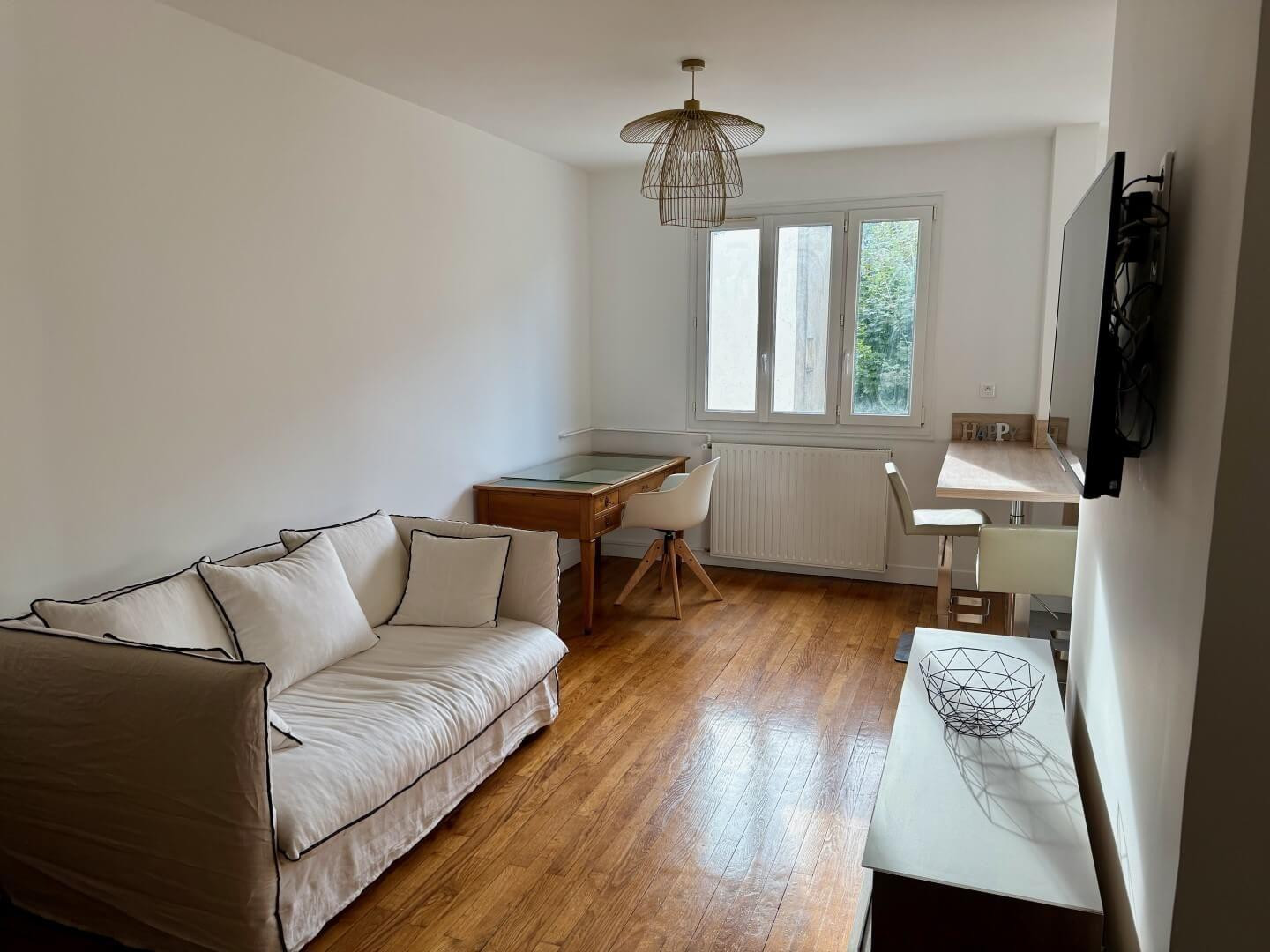 
                                                Location
                                                 Beau 2 pièces meublé 45m² calme et lumineux