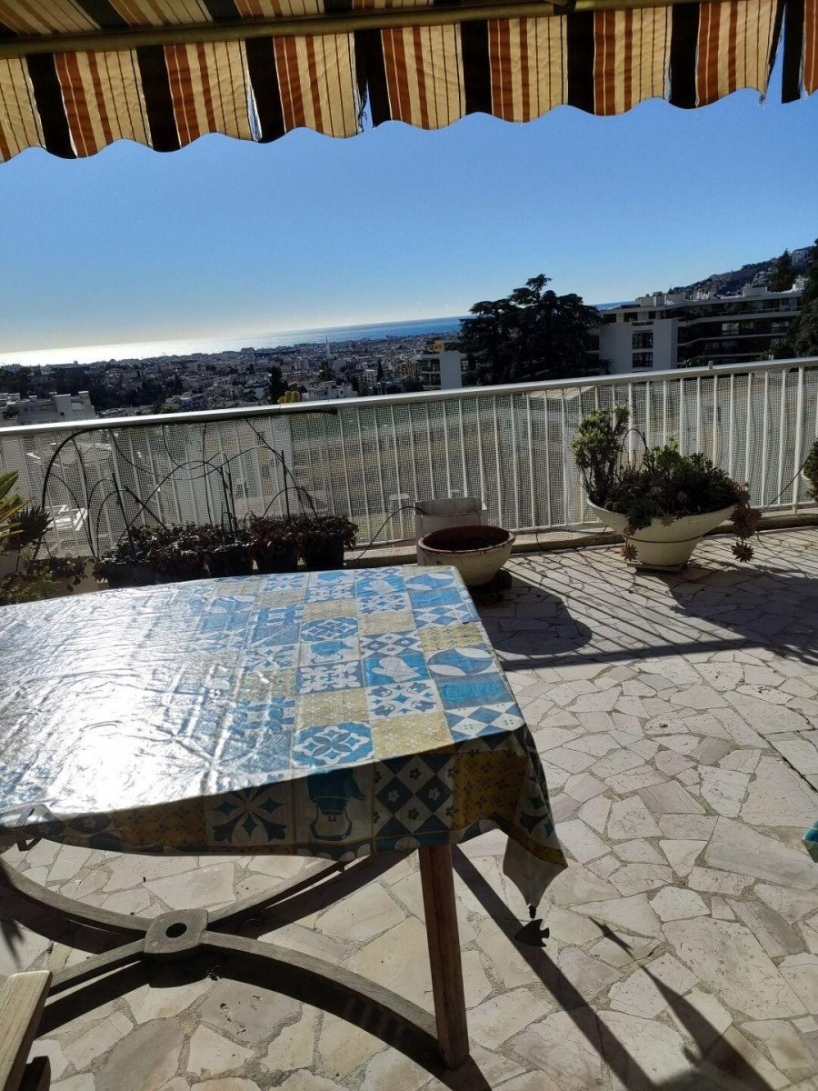 
                                                Location
                                                 Beau 2 pièces meublé