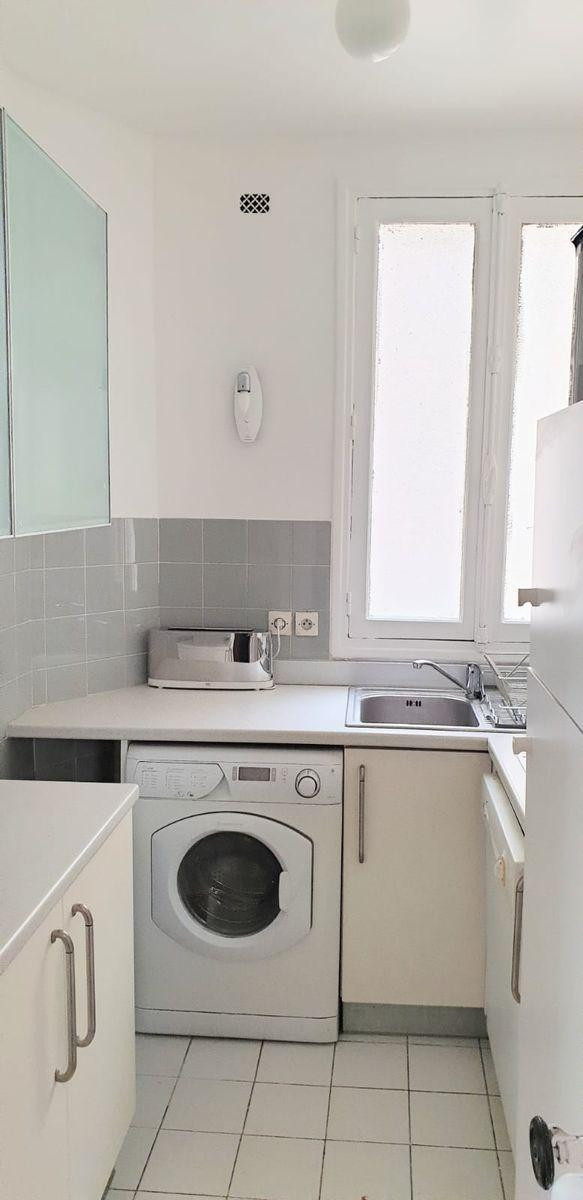 
                                                Location
                                                 Beau 2 pièces meublé, lumineux et refait à neuf