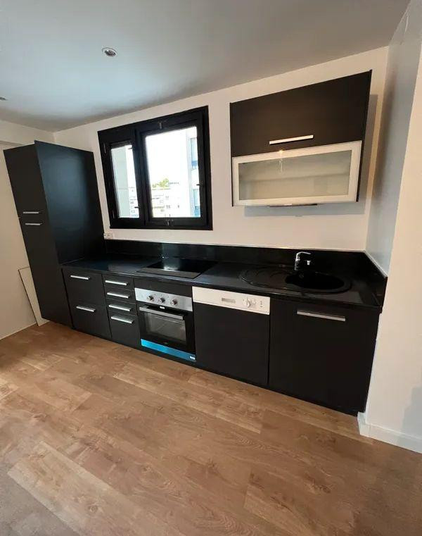 
                                                Location
                                                 Beau 2 Pièces meublé refait à neuf 43m2