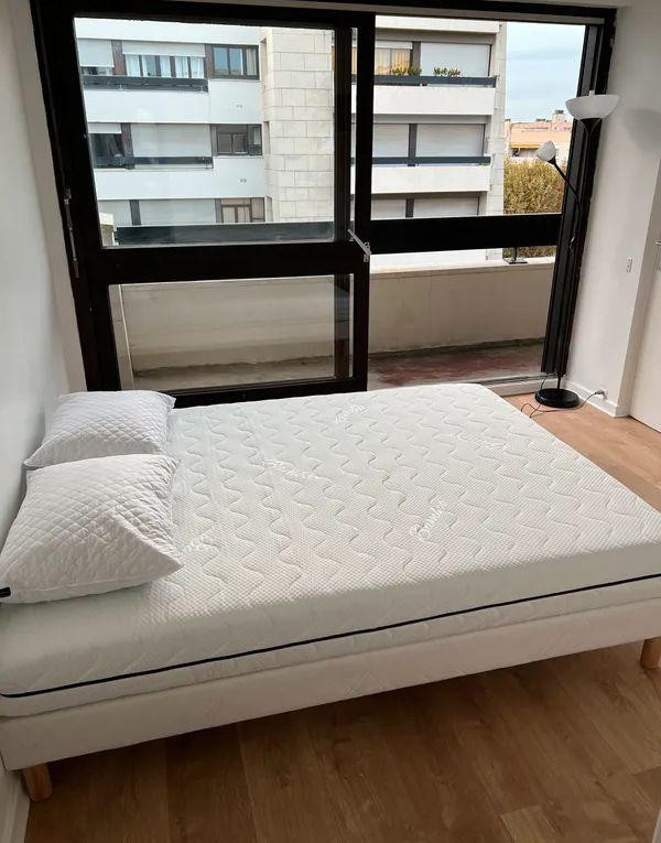
                                                Location
                                                 Beau 2 Pièces meublé refait à neuf 43m2