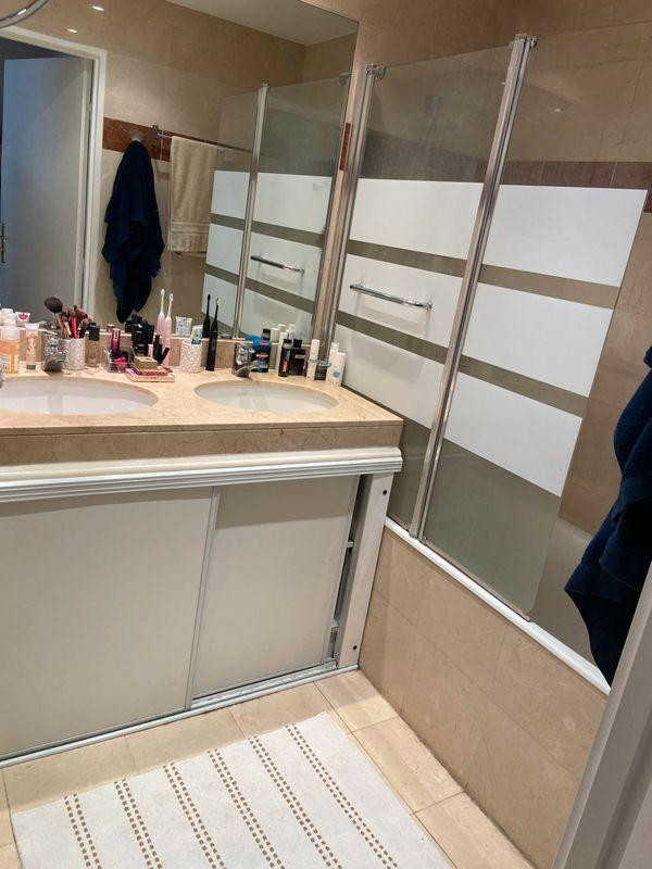 
                                                Location
                                                 Beau 2 pièces non meublé 42m²
