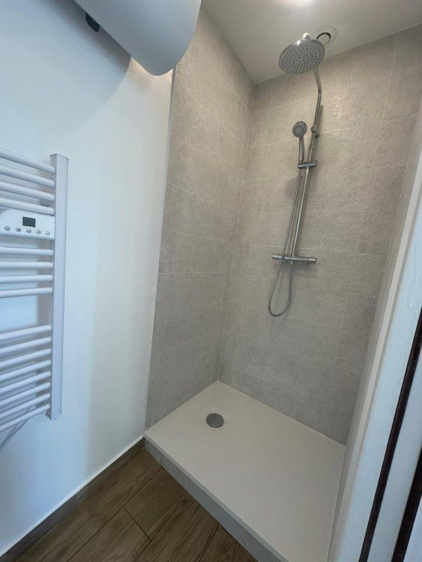 
                                                Location
                                                 Beau 2P 22m² entièrement rénové Vue remarquable