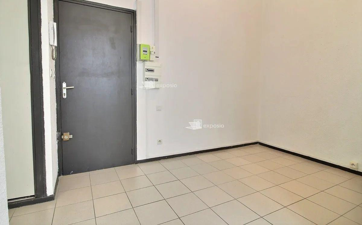 
                                                Location
                                                 Beau 2P 25m² agréable rénové calme Centre ville