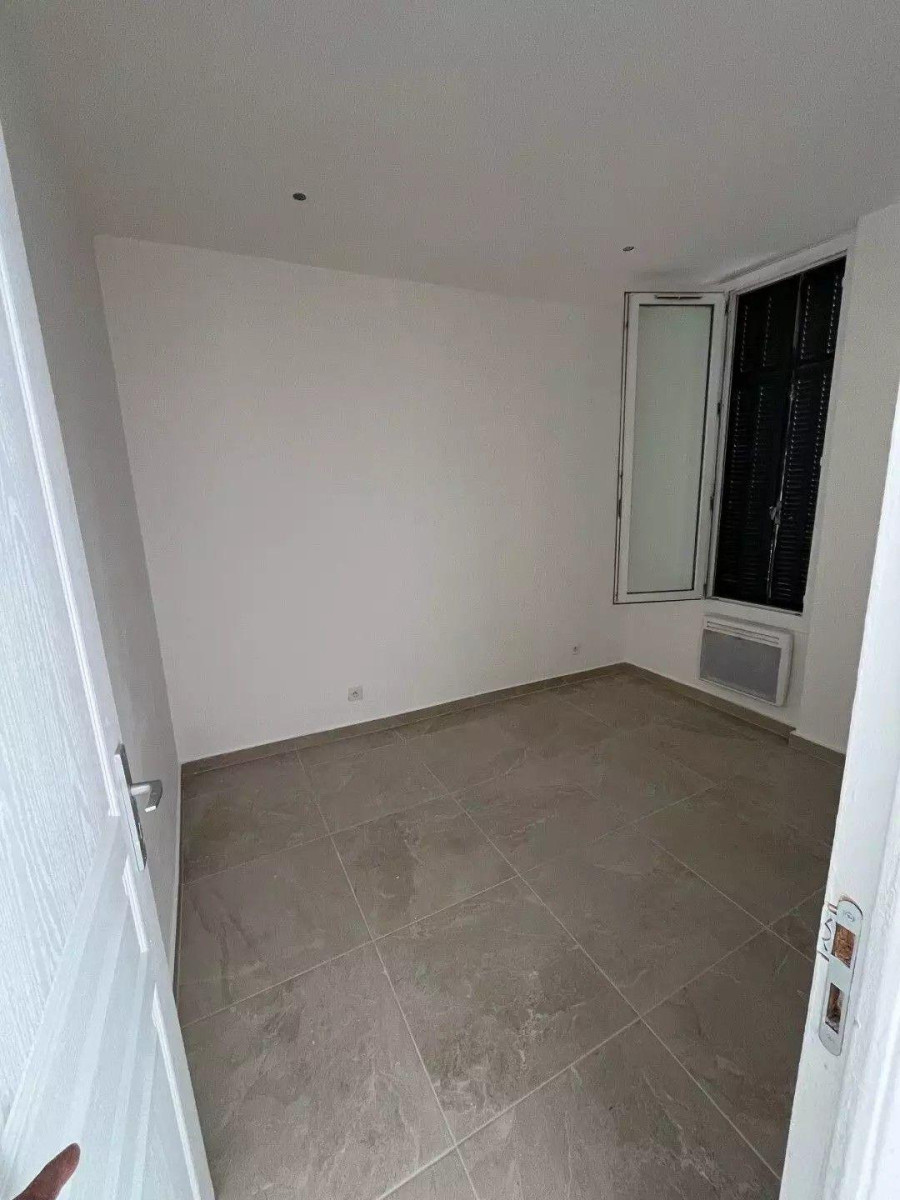 
                                                Location
                                                 Beau 2P 28m² au calme