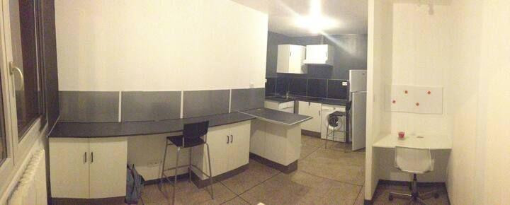 
                                                Location
                                                 Beau 2P 30m²  24 rue DESIRE CLAUDE