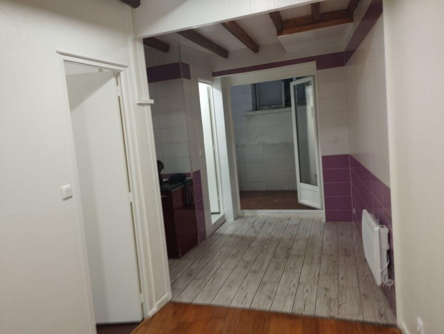 
                                                Location
                                                 Beau 2P 30m² avec cour privative