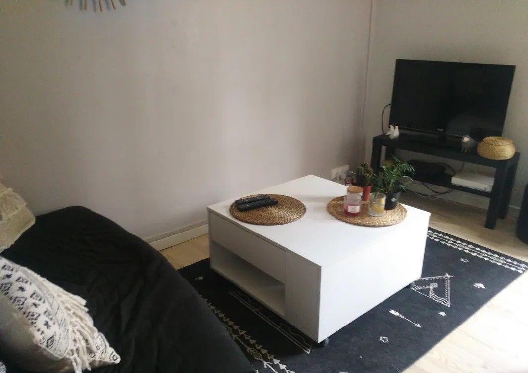 
                                                Location
                                                 Beau 2P 31m² rénové très calme et lumineux