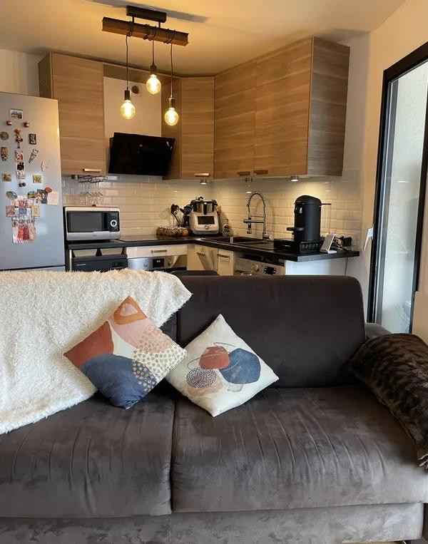 
                                                Location
                                                 Beau 2P 32m² meublé et rénové avec balcon