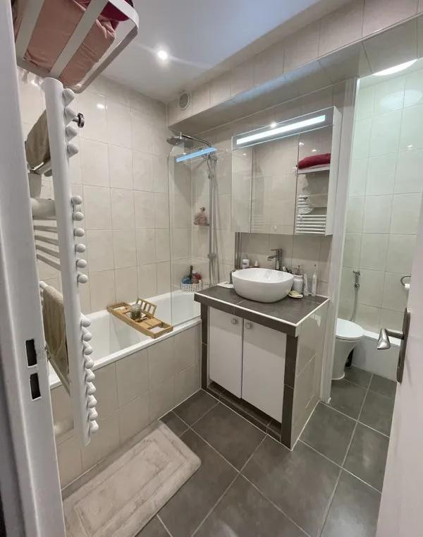 
                                                Location
                                                 Beau 2P 32m² meublé et rénové avec balcon