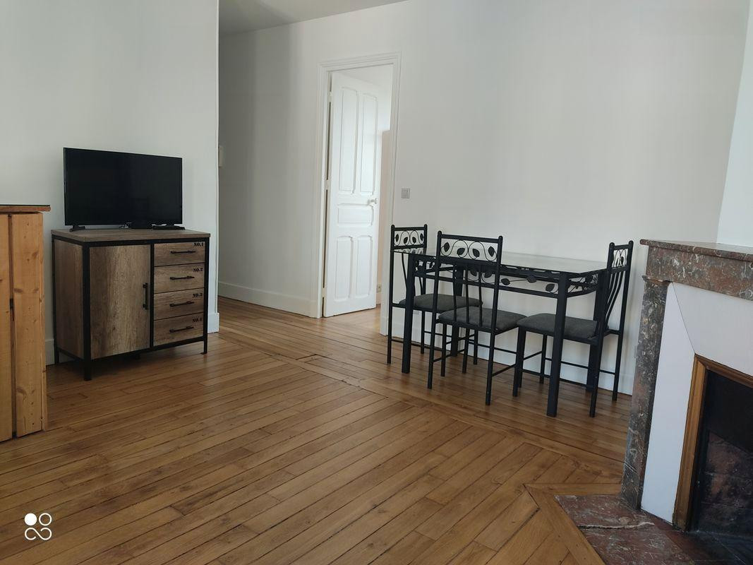 
                                                Location
                                                 Beau 2P 32m² meublé refait à neuf