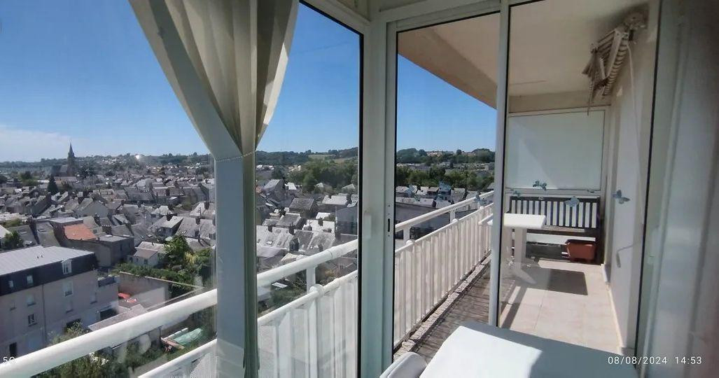 
                                                Location
                                                 Beau 2P 32m² plein sud avec véranda très agréable
