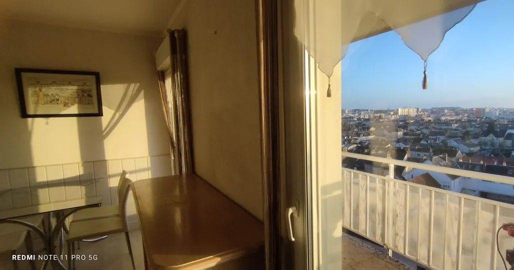 
                                                Location
                                                 Beau 2P 32m² plein sud avec véranda très agréable