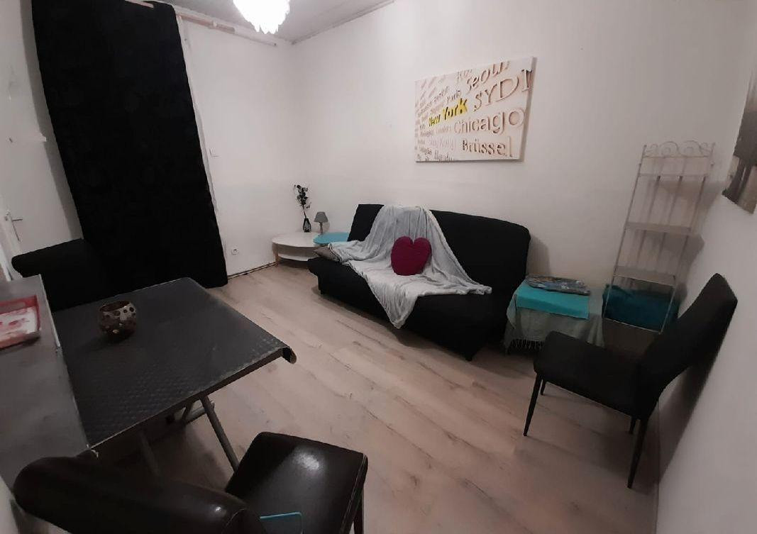 
                                                Location
                                                 Beau 2P 35m2 meublé à Nice de mars à fin mai.